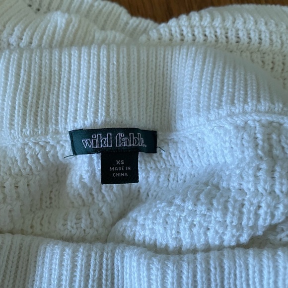 Wild Fable White Crotchet Mini Skirt with Red Hibiscus Embroidery - Picture 7 of 9